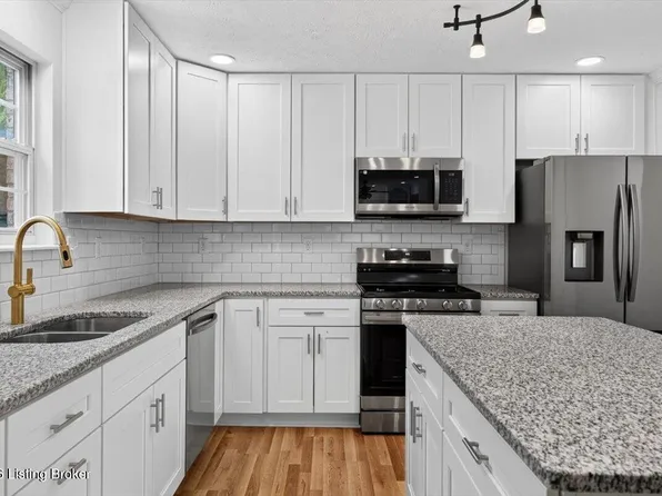 9903 Legacy Ct, Louisville, KY 40291