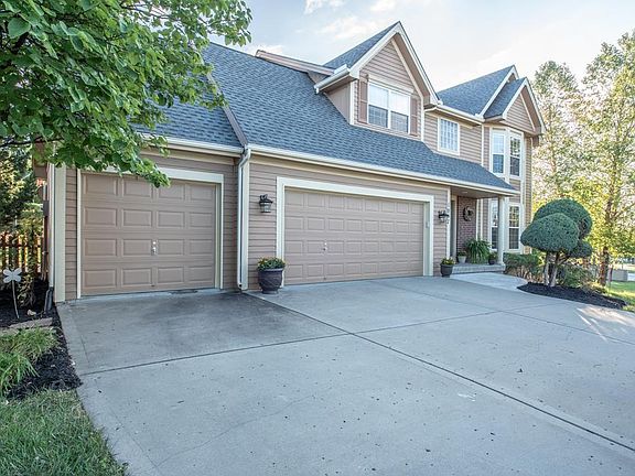 2nd image of 1057 Wellington Way