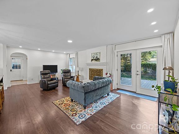 5th image of 3030 Lydia Ln