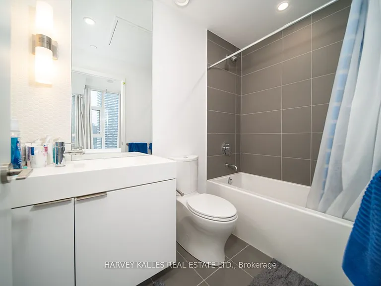 33 Helendale Ave #2607 — Photo 18