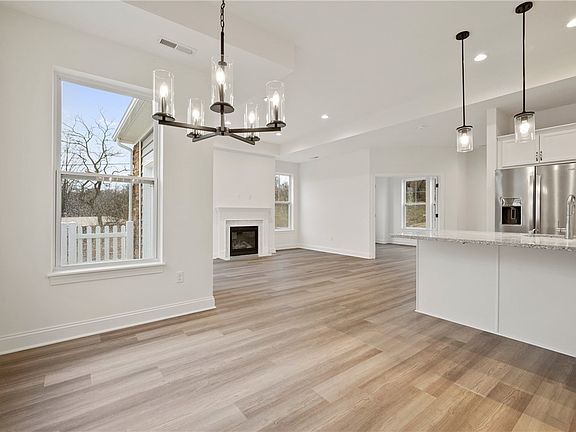 3rd image of 1508 Highland Dr