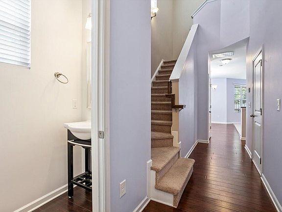 5th image of 1011 Skyler Ln