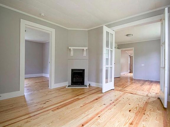 3rd image of 209 Moore Ave