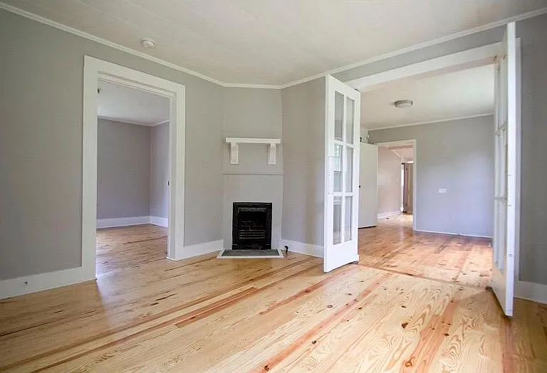 209 Moore Ave — Photo 3