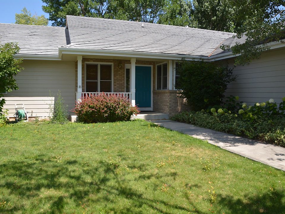 Ranch style home with finished lower level