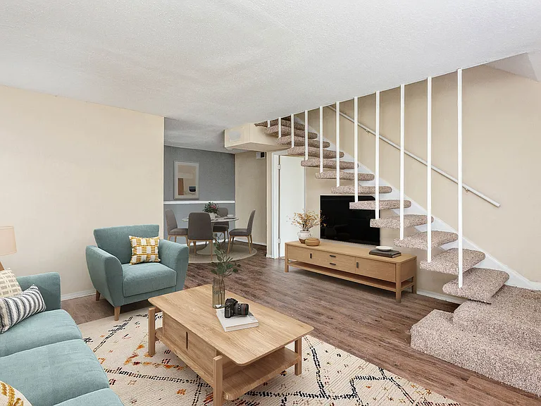 Valencia at Spring Branch — Photo 16
