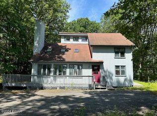 104 Burning Tree Dr, Lords Valley, PA 18428