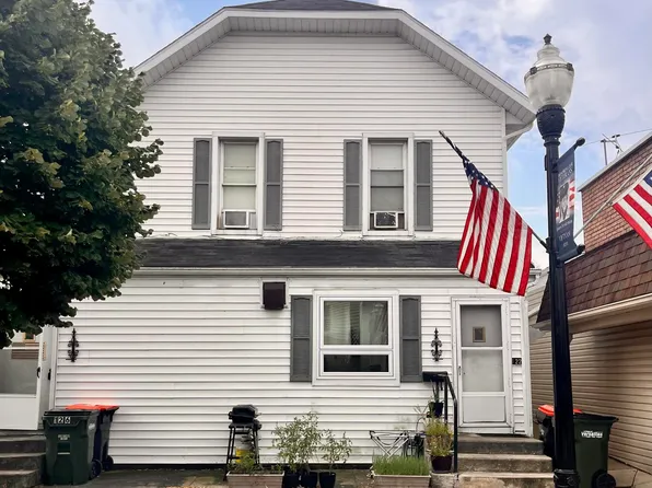 122 E Main St, Versailles, OH 45380