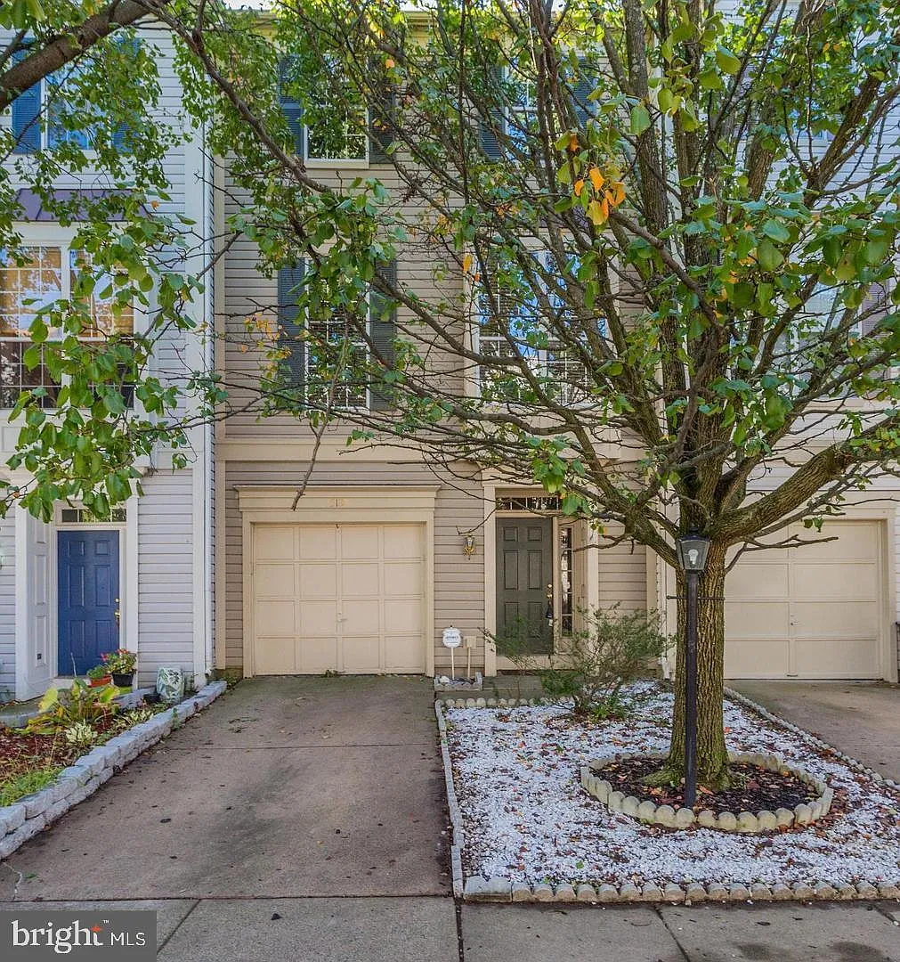 2 bed, 2.5 bath, 1929 sqft, $2,900 — Photo 1