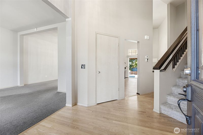 4th image of 19413 5th Avenue S