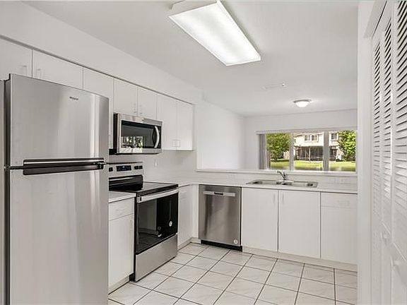 5th image of 1723 SW 109th Ter