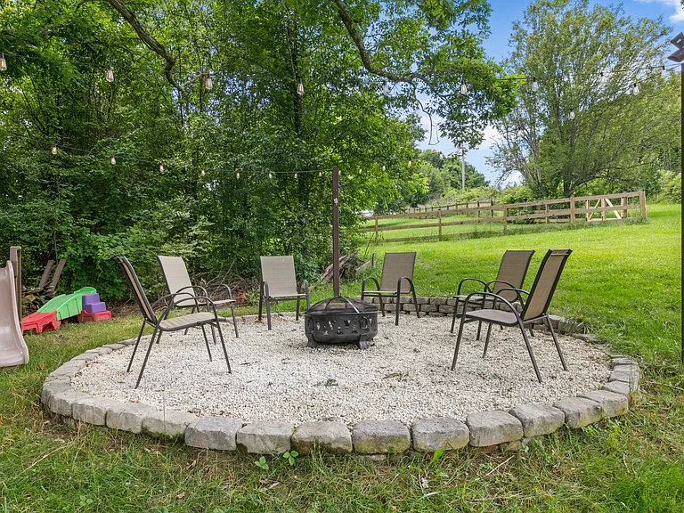 179 Barnrock Dr — Photo 5
