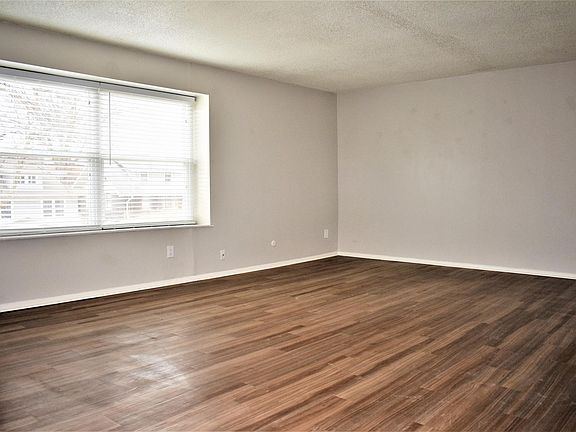 3rd image of 3635 Walnut St APT 106