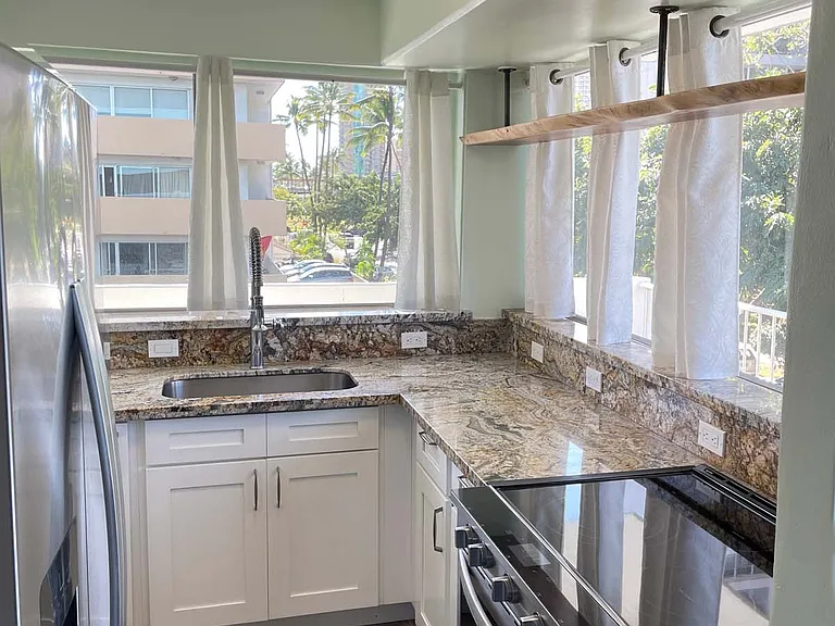305-439 Keoniana St #305 — Photo 8