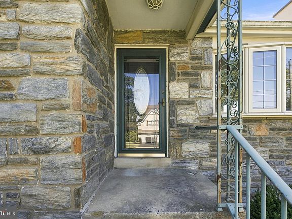 2nd image of 75 5th Ave