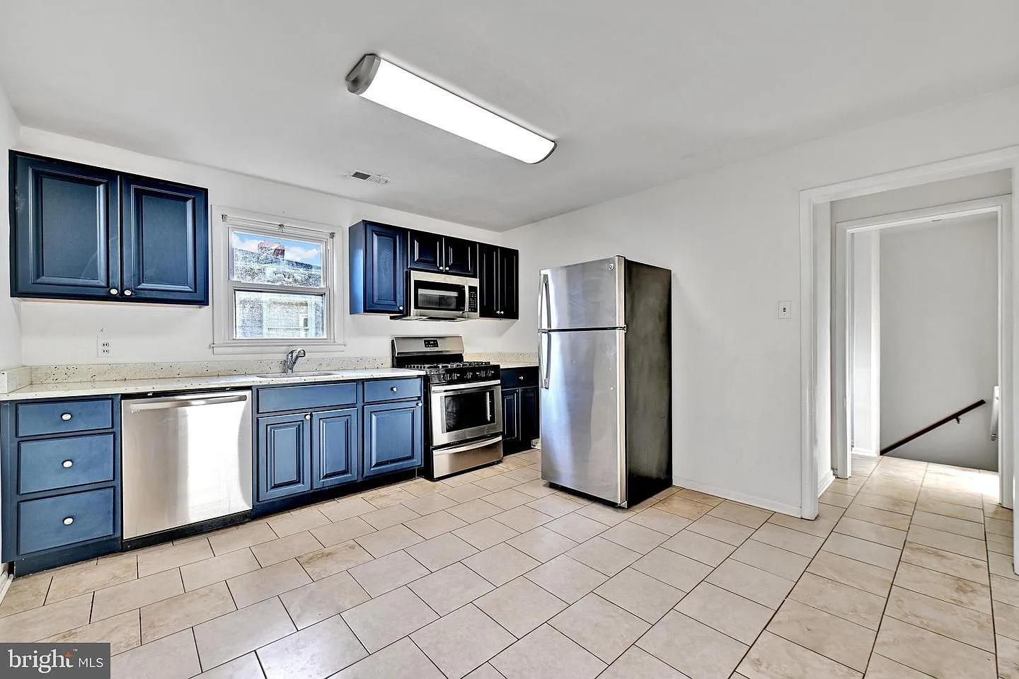 2 bed, 2000 sqft, $2,000 — Photo 1