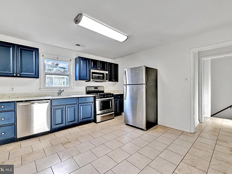 811 E Seagrove Rd #B — Photo 1