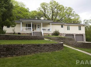 2720 Sheridan Rd, Pekin, IL 61554