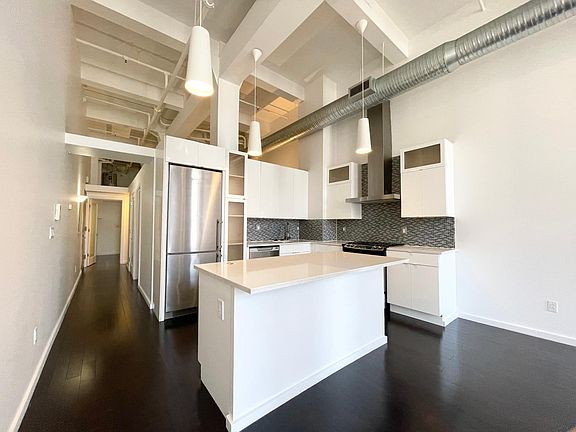 5th image of 726 Market St Unit 402