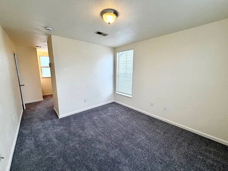 2941 Chavez Ln — Photo 20