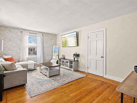 2nd image of 43 Deer St