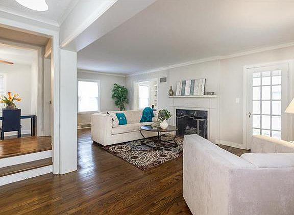 3rd image of 712 E Gregory Blvd