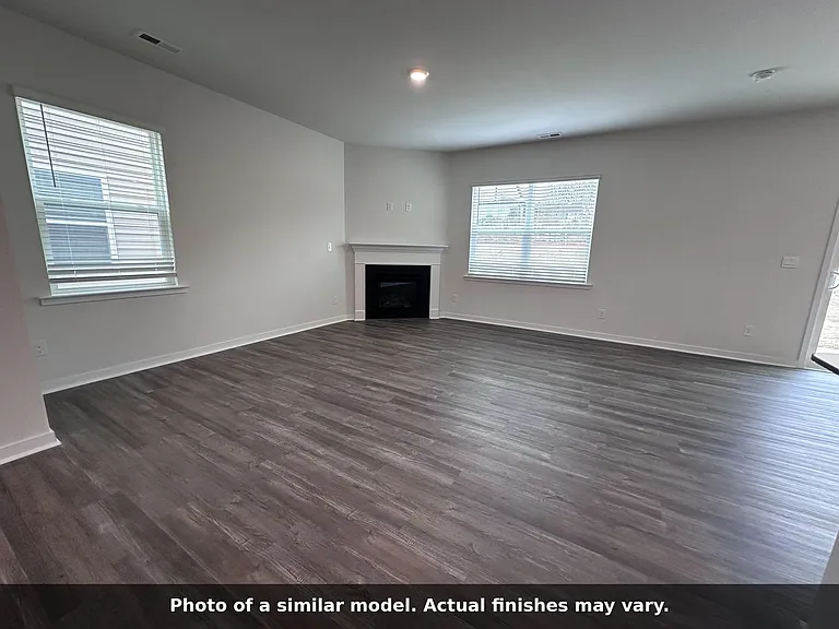 659 13th Avenue Dr NE — Photo 2