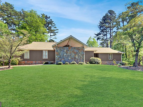 3rd image of 850 Long Rd