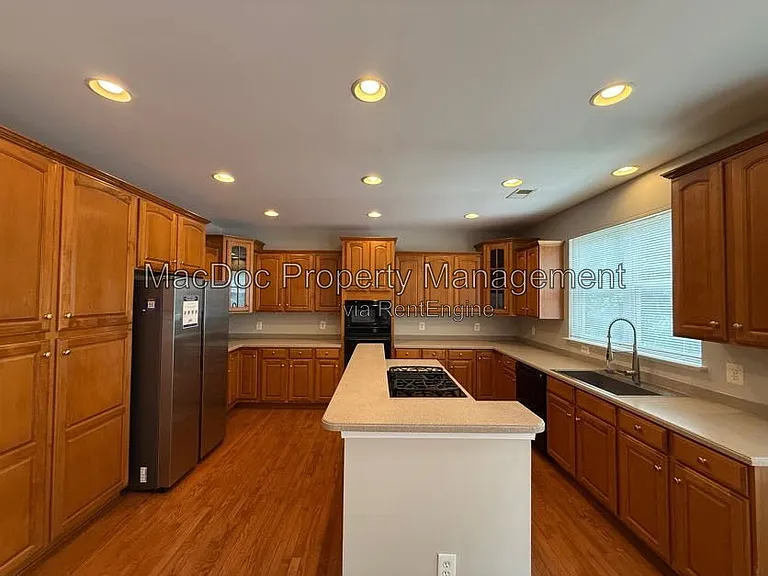 1404 Graham Dr — Photo 23