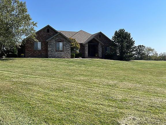 2nd image of 200 Oak Knoll Rd