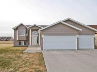 1279 Diversion Dr, West Fargo, ND 58078