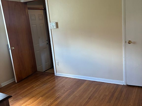 4th image of 431 Oak St