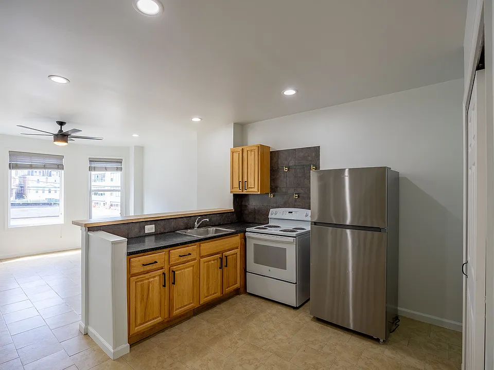 68 W Rockland St #B