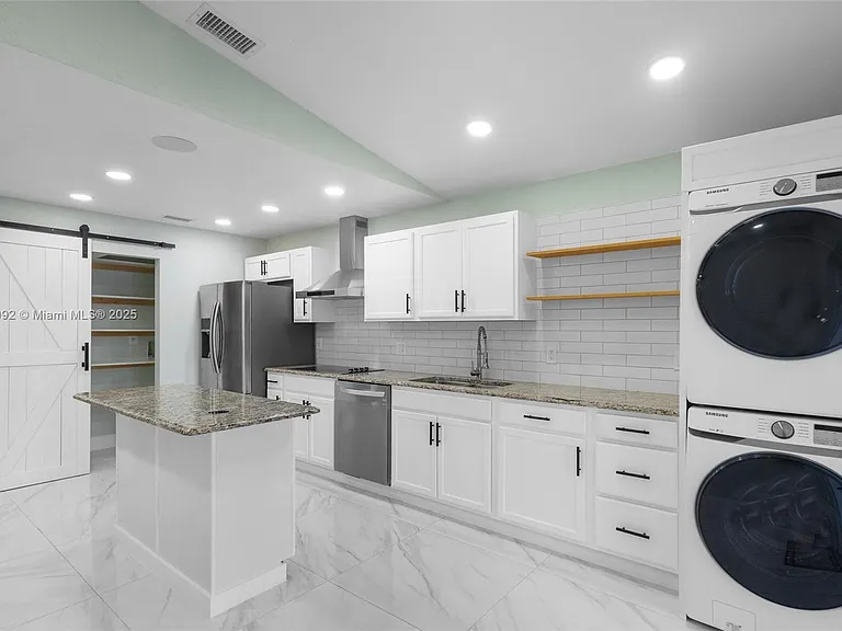 2515 W 65th St — Photo 15