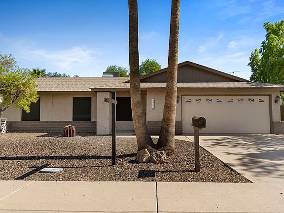 2nd image of 4844 E Capistrano Ave