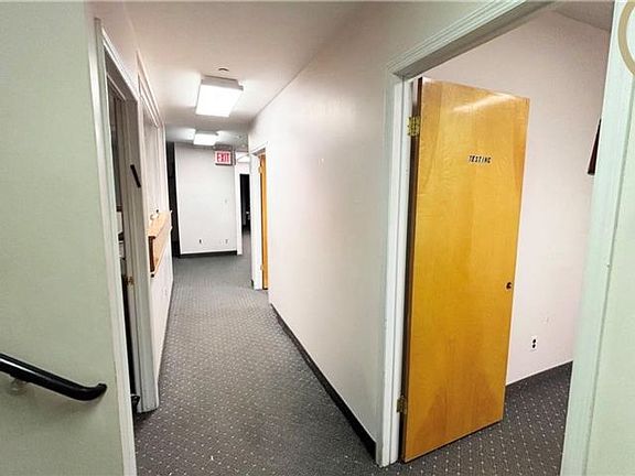 2nd image of 575 Kings Hwy #B