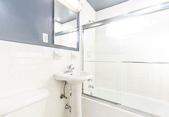 2nd image of 20-51 Seagirt Blvd #Cc