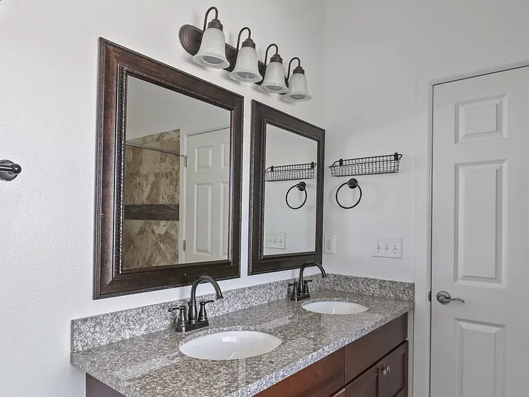 13697 Karen St — Photo 32