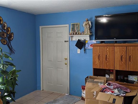 5th image of 905 W Ball St