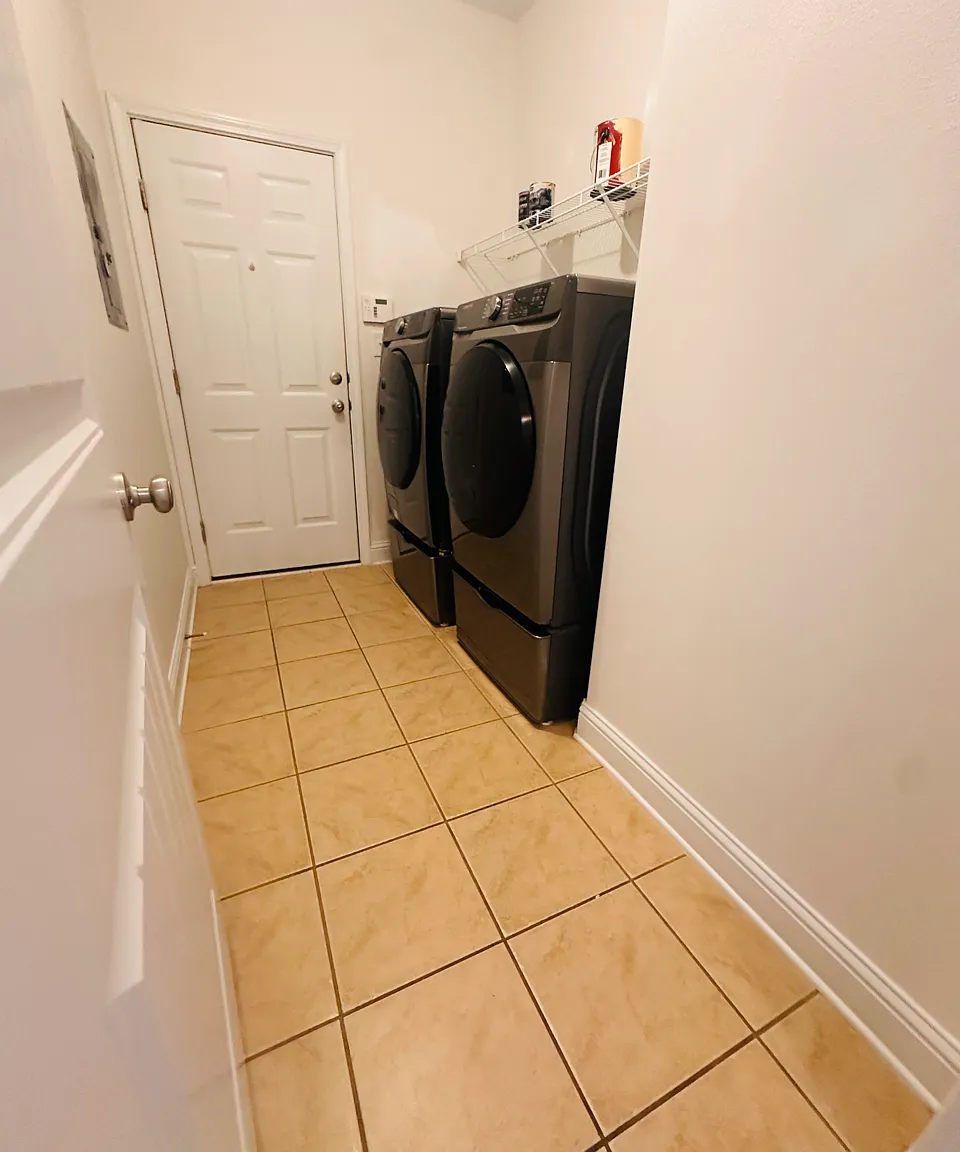 3 bed, 1998 sqft, $2,100 — Photo 3