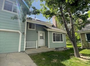 8055 Meadowdale Sq, Niwot, CO 80503