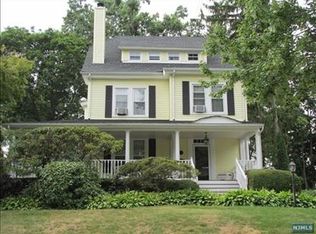 805 Summit Ave, River Edge, NJ 07661