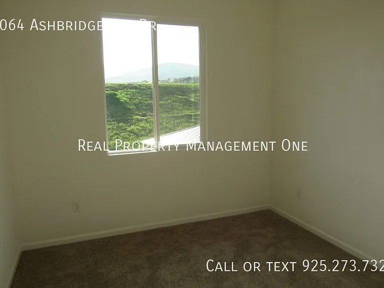 1064 Ashbridge Bay Dr — Photo 25