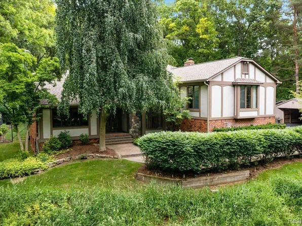 6154 Sundance Trl, Brighton, MI 48116