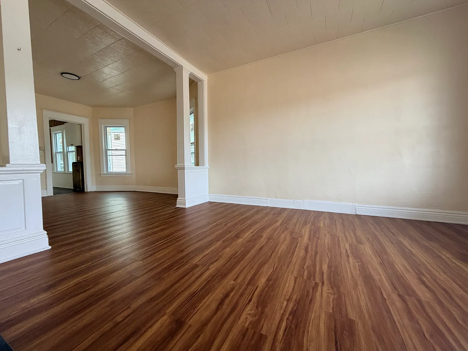 3 bed, 2004 sqft, $1,150 — Photo 2