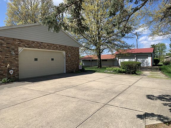 5th image of 303 Orchard View Dr NE