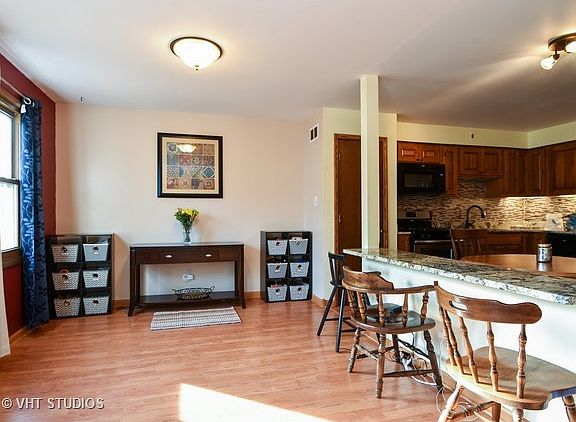 4th image of 16417 Oxford Dr #1