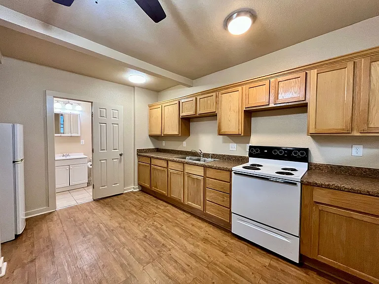 301 Amarillo St — Photo 7