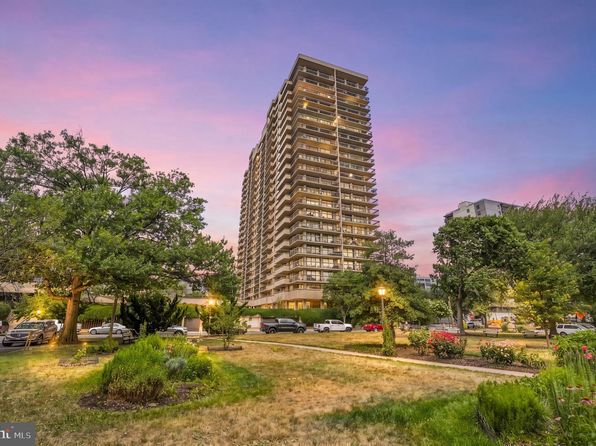 400 Madison St APT 310