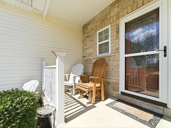 3rd image of 65 Steinbeck Dr